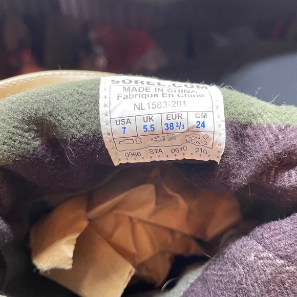 Sorel knee high boots size 7 - Picture 10 of 13